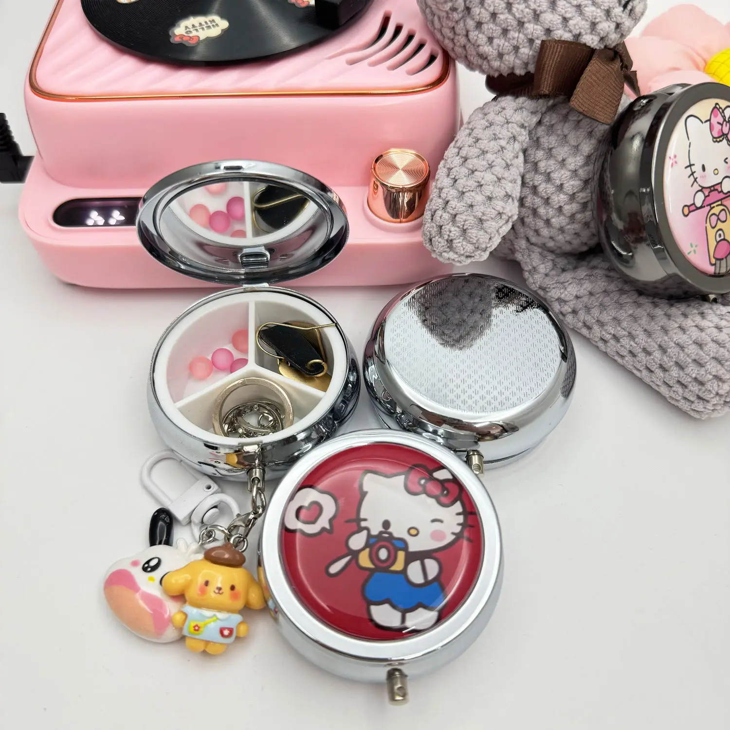 

Cartoon Sanrio Hello Kitty Divided Metal Small Medicine Box Portable Packing Box Travel Cute Mini Moisture and Light Storage Box