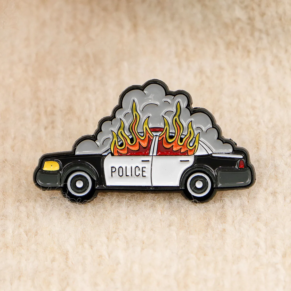 "حرق سيارة الشرطة" المينا دبوس المتحمسين السياسيين بروش الصنوبر شارة بدبابيس التلبيب الملابس والاكسسوارات مضحك مجوهرات هدية