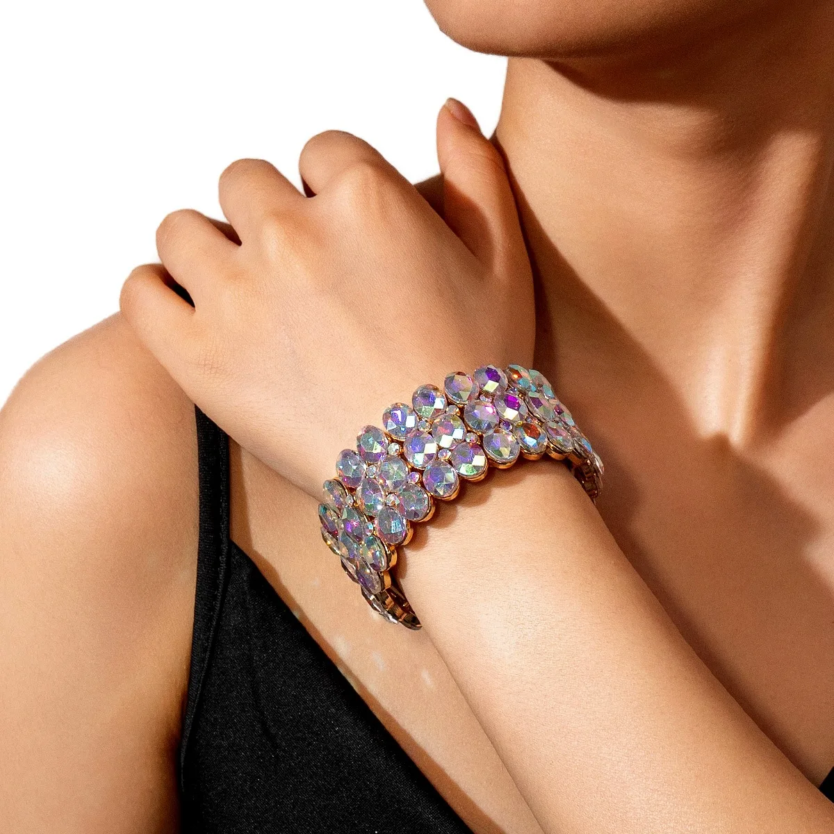 Europäisches und amerikanisches, auffälliges, geometrisches Armband mit Kristallen, breite Version, elastisches Armband für Damen, Hip-Hop-Accessoire. – Detail 2