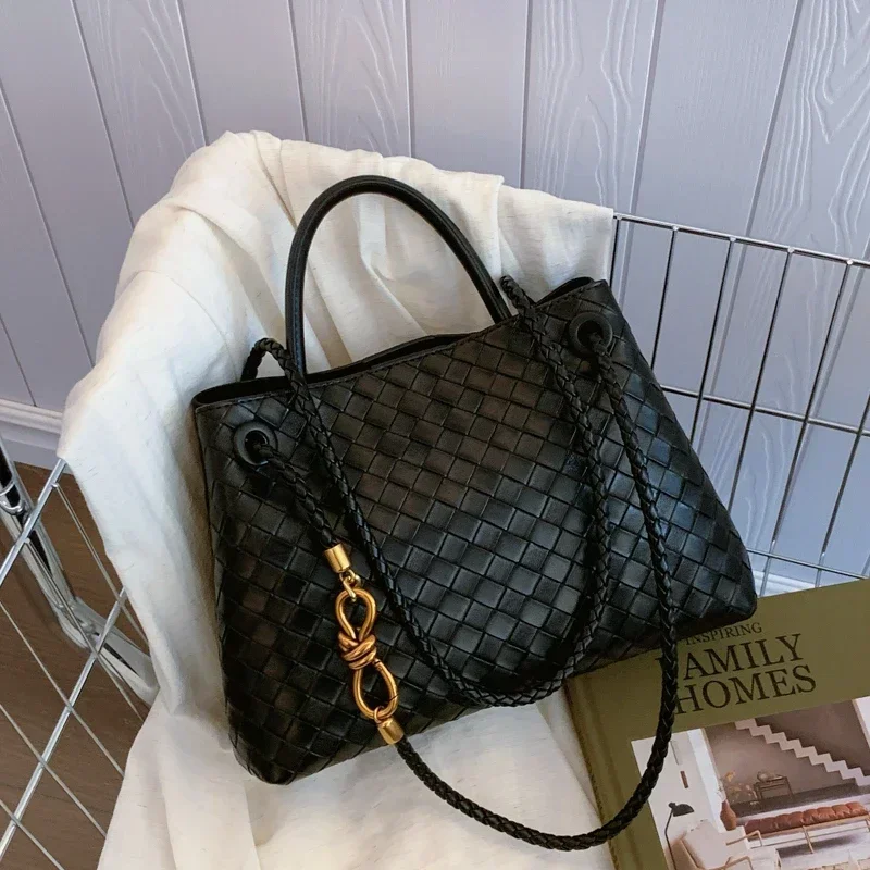 Женская сумка 2025: однотонная, клетчатая текстура и щедрая вместимость — идеальная сумка через плечо для повседневных поездок и путешествий.