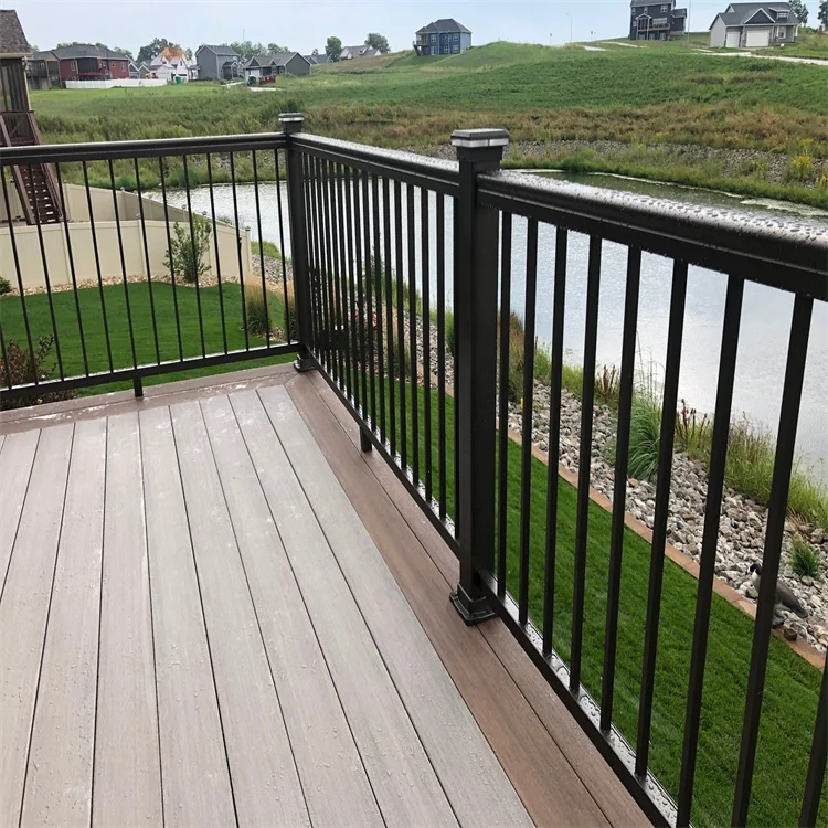 حلول أمان مخصصة ممتازة لحمام السباحة والشرفة ودرابزين الدرج بإطار من الألومنيوم المتين المطلي بالضغط من الخشب المعالج للمنازل