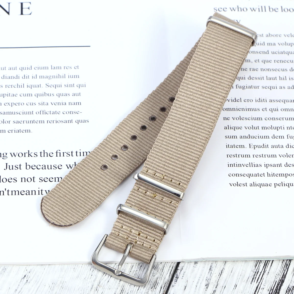 حزام ساعة نايلون شديد التحمل 20 مم حزام بديل منسوج متين ناعم قابل للتنفس وغير قابل للخدش عديم الرائحة سهل التركيب كاكي
