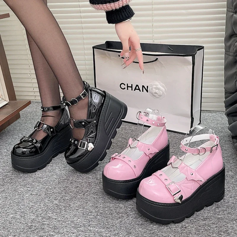 Zapatos Lolita para mujer, nuevos zapatos de tacón con plataforma gótica, remaches con hebilla a la moda, cuñas Punk, tacones altos, zapatos de calle de fiesta de lujo para mujer