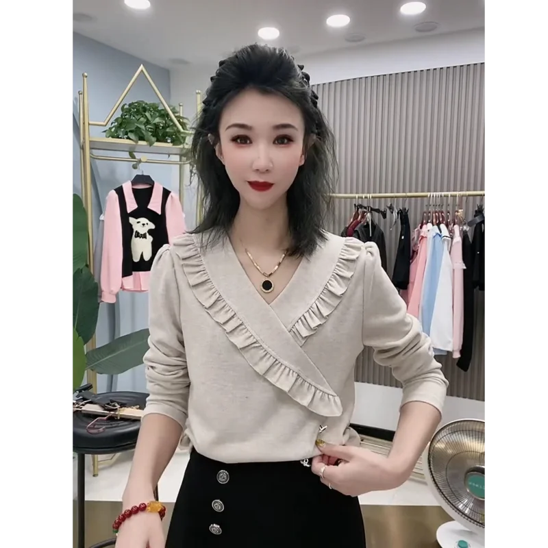 Nuovo stile primaverile e autunnale T-shirt da donna a maniche lunghe con scollo a V irregolare alla moda e versatile