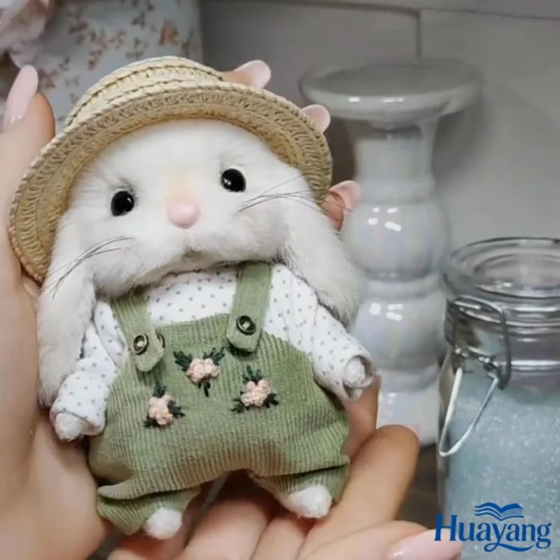 

Мягкая плюшевая игрушка-кролик «Милый садовник» 14 см с соломенной шляпкой и вышитыми комбинезонами, готовый подарок для девочек на праздник