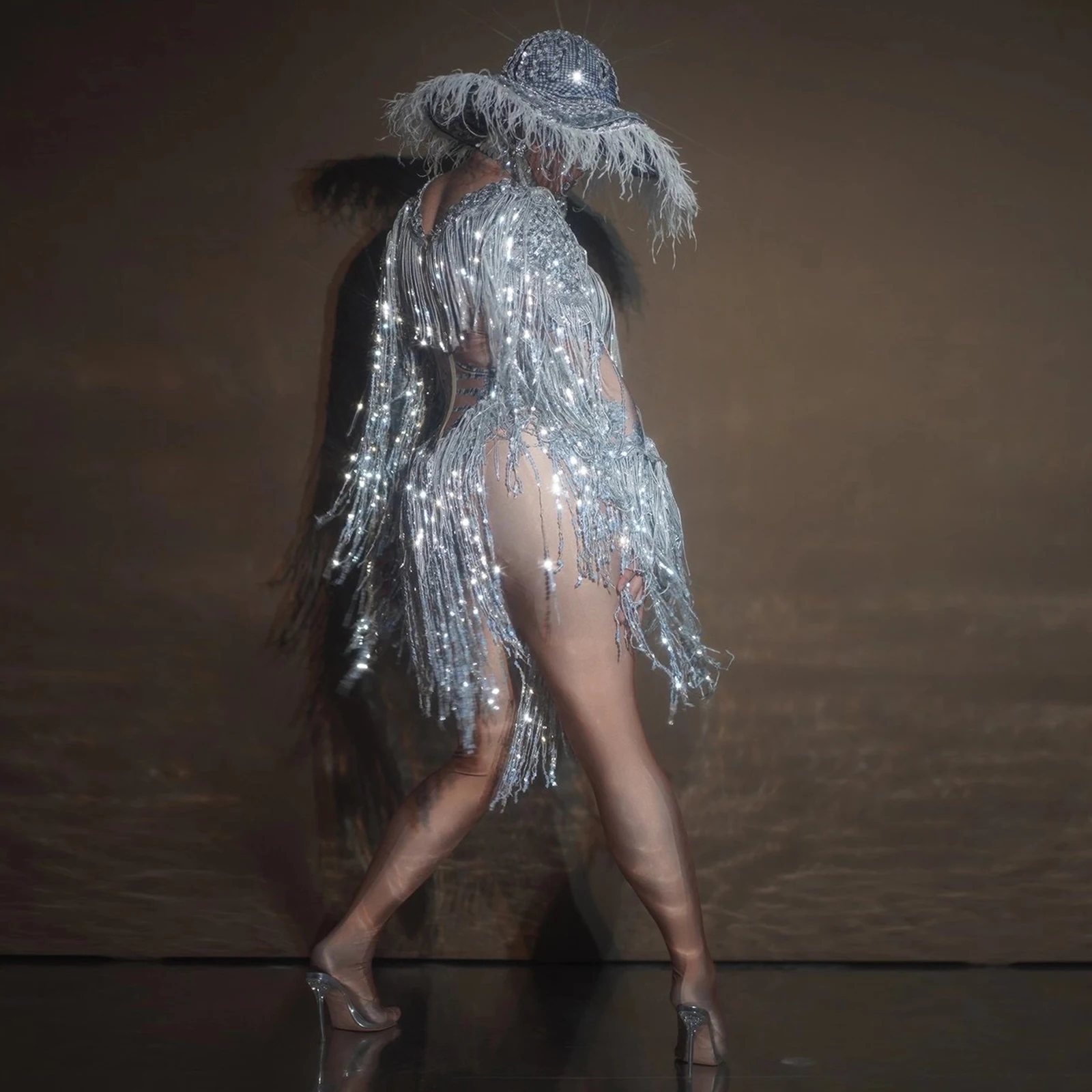 Shiny Sequinsพู่One Pieceหมวกเครื่องแต่งกายประสิทธิภาพสตรีOne Pieceเครื่องแต่งกายเต้นรํานักร้องStage Partyเสื้อผ้ากระชับ