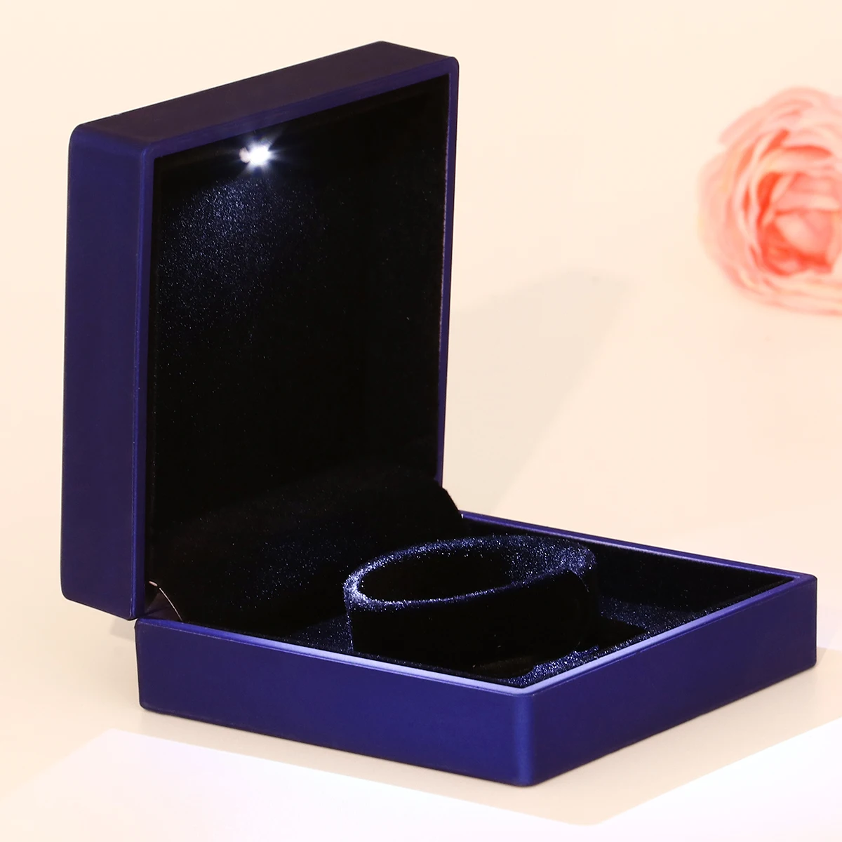 صندوق مجوهرات Led بطانة مطاطية زرقاء مقاومة للغبار والخدش وحامل سوار الإسورة وتغليف الهدايا المضاءة #2