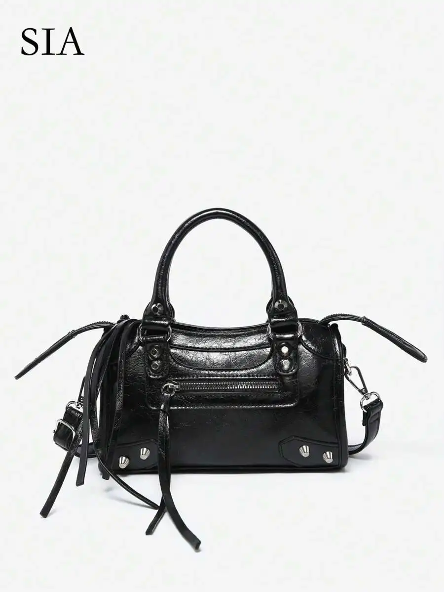 

Женская черная сумка из искусственной кожи с ручкой, заклепками, бахромой и карманом на молнии