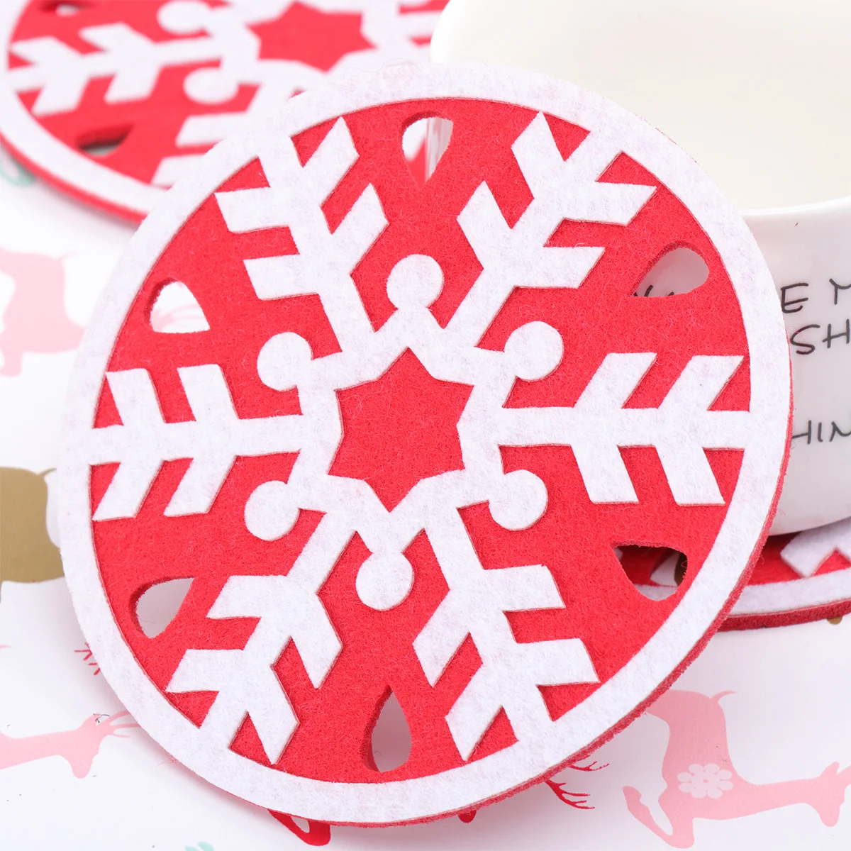 

10Pcs Snowflake Felt Fabric Christmas Coasters Round Drink Mats Heat Resistant Cup Insulation Pads for Table
