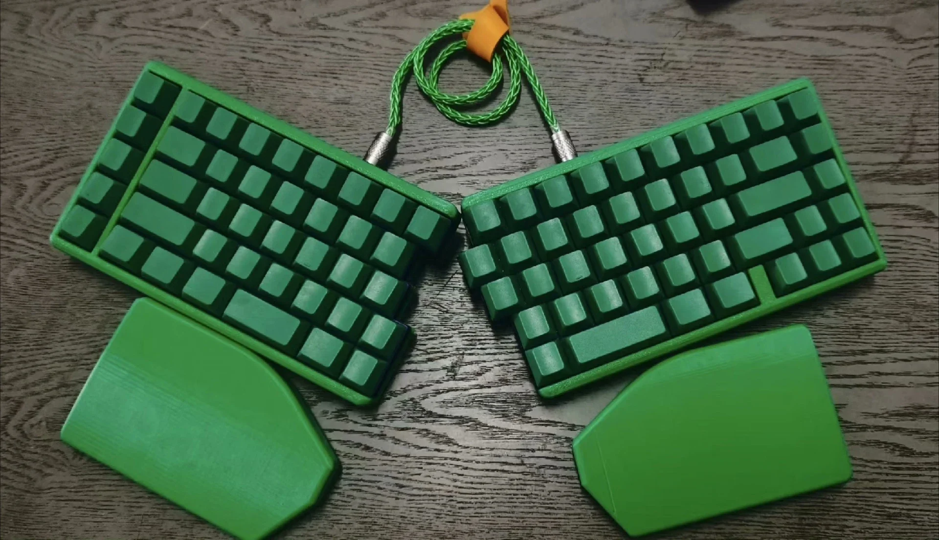 

Split Keyboard Kit Custom Hot Swap 3D Printing Wired Single-mode Keyboard Support RGB VIAL Stm32 Split Keyboard Kit Game Teclado