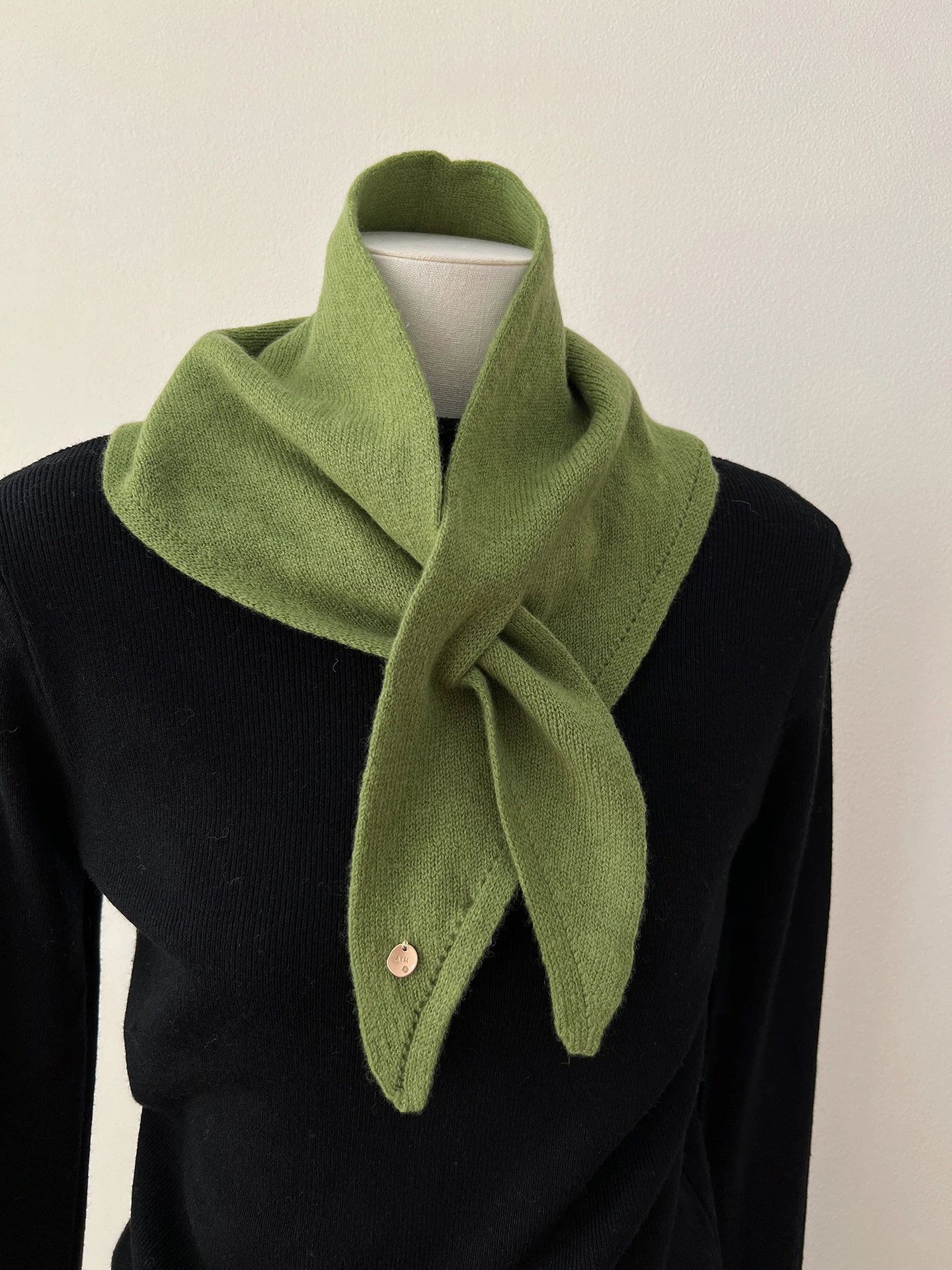 

Британский оригинальный заказ, шарф из 100% шерсти, женский осенне-зимний корейский стиль, маленькая шаль, защитный шерстяной вязаный треугольный шарф