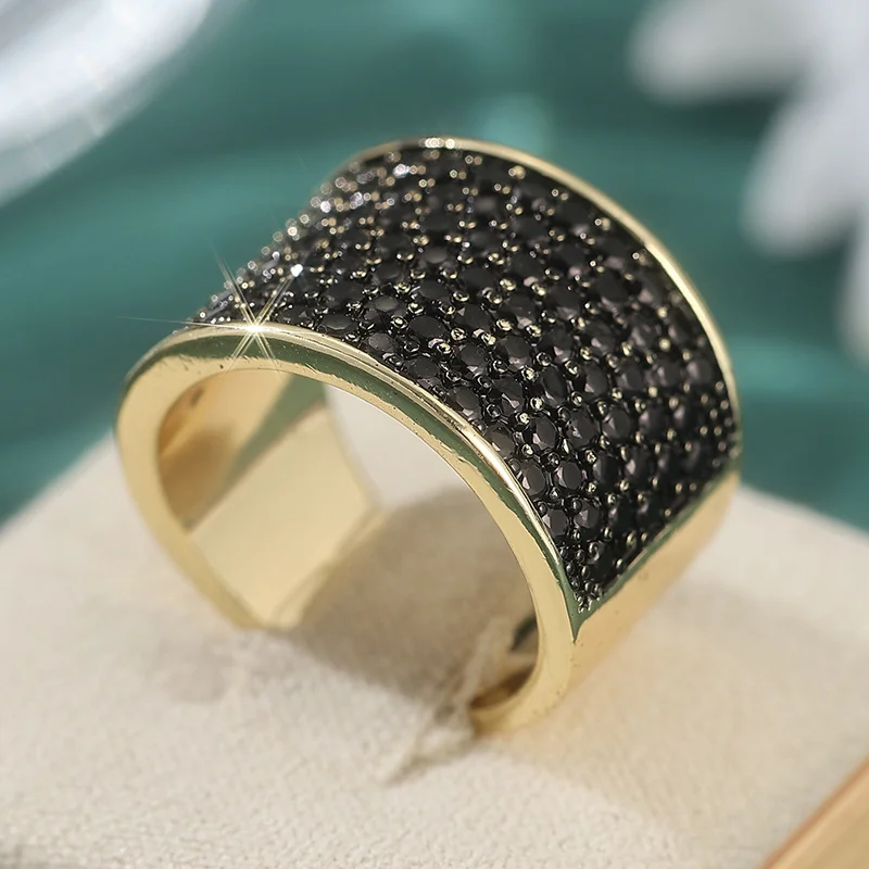 Retro Luxury Wide-face Ladies' Ring, The Perfect Choice for Banquets and As A Gift