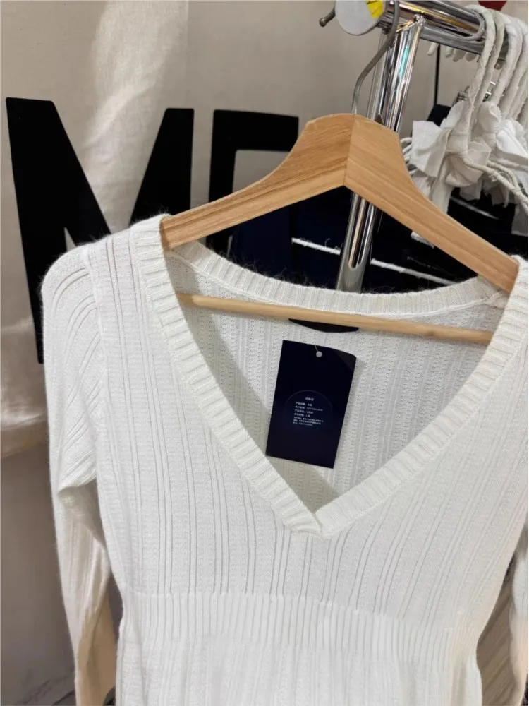 

Белые трикотажные тонкие футболки с длинными рукавами и v-образным вырезом, женская осенняя модная хлопковая мягкая футболка, милая милая футболка в консервативном стиле, топ Y2K, новый