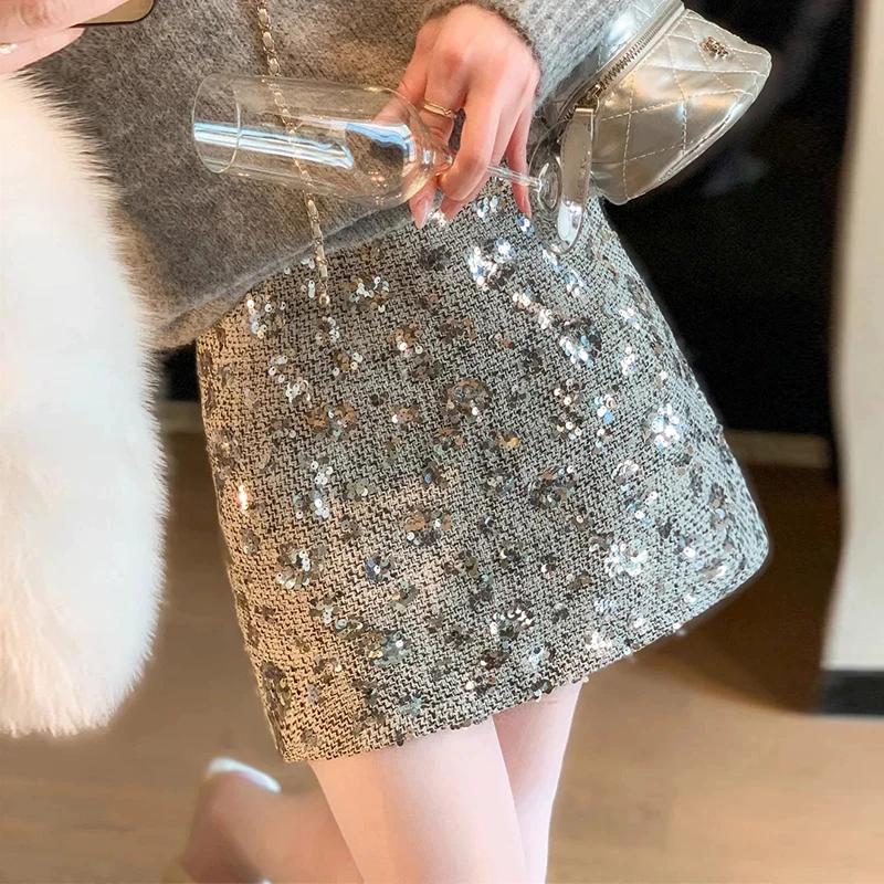 กระโปรงขนสัตว์ปักเลื่อมสำหรับฤดูใบไม้ร่วงและฤดูหนาว แฟชั่นผู้หญิง สีพื้น เอวสูง กระชับรูปร่าง เหมาะสำหรับงานปาร์ตี้และคลับ กระโปรงสั้น