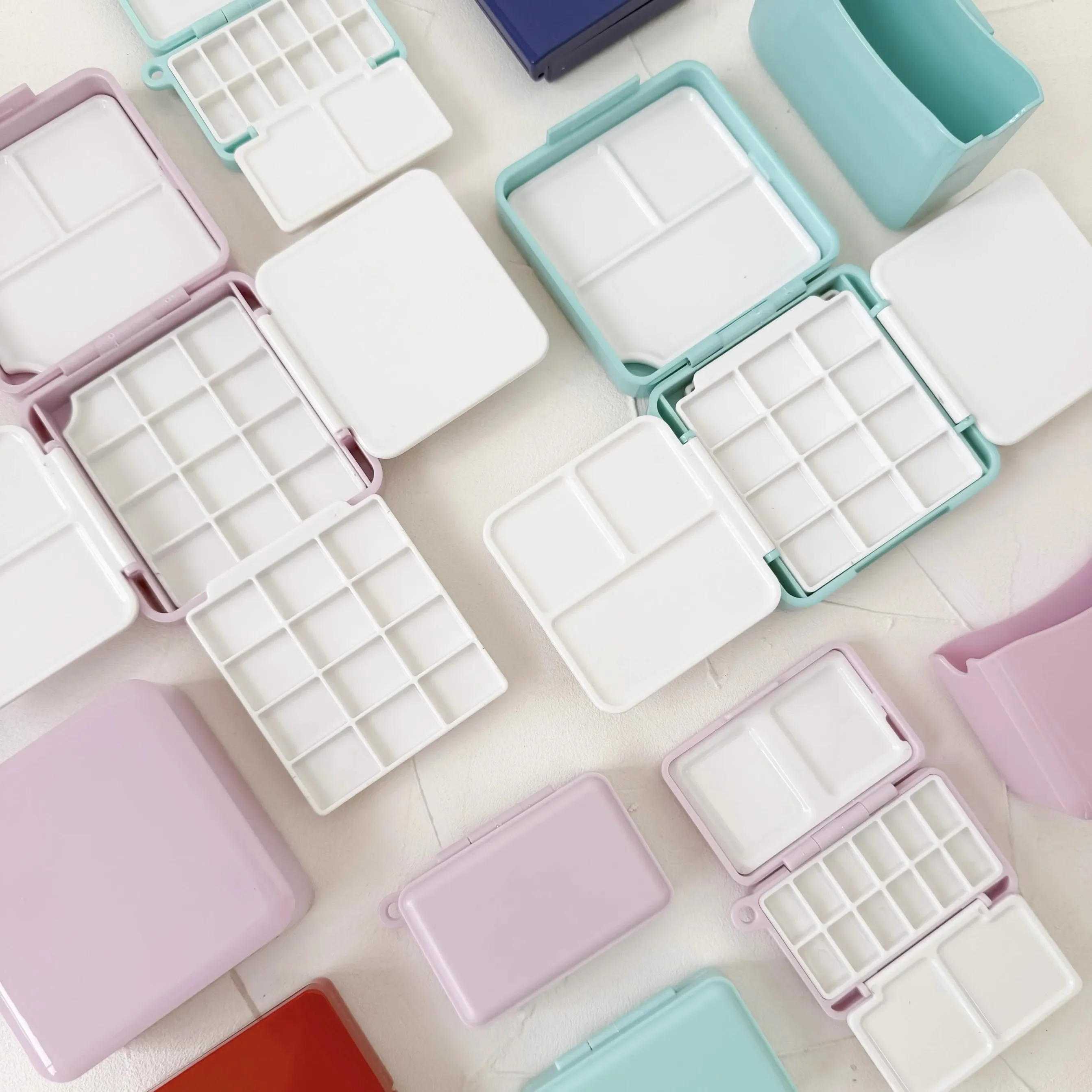 

Portable Watercolor Paint Box With Palette Travel Professional Mini Empty Watercolour Paint Tray Storage Art Painting Supplies