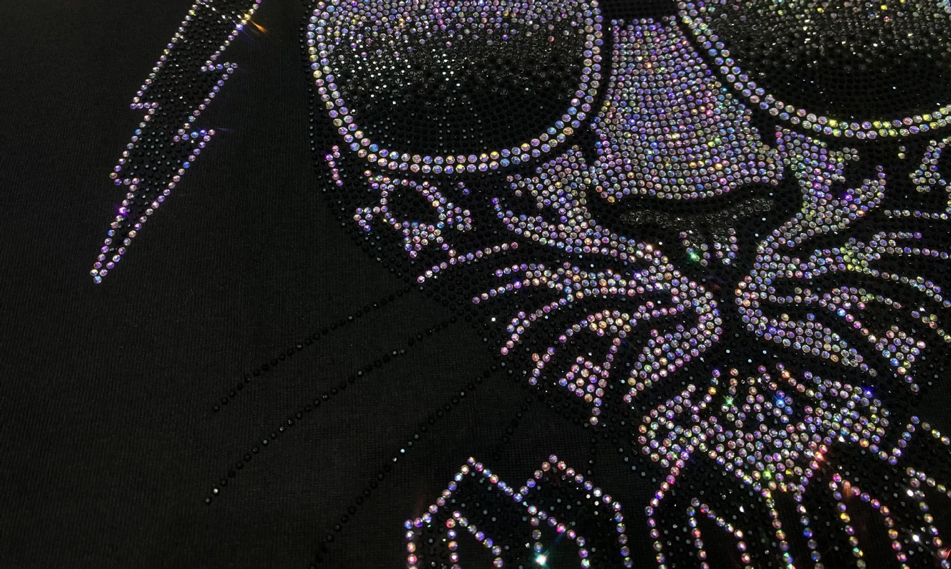 2025 primavera 2 peças conjuntos de roupas femininas dos desenhos animados diamantes preto agasalho casual tricô topos e shorts tempeстюм Ж Dönм Жtü Лет....