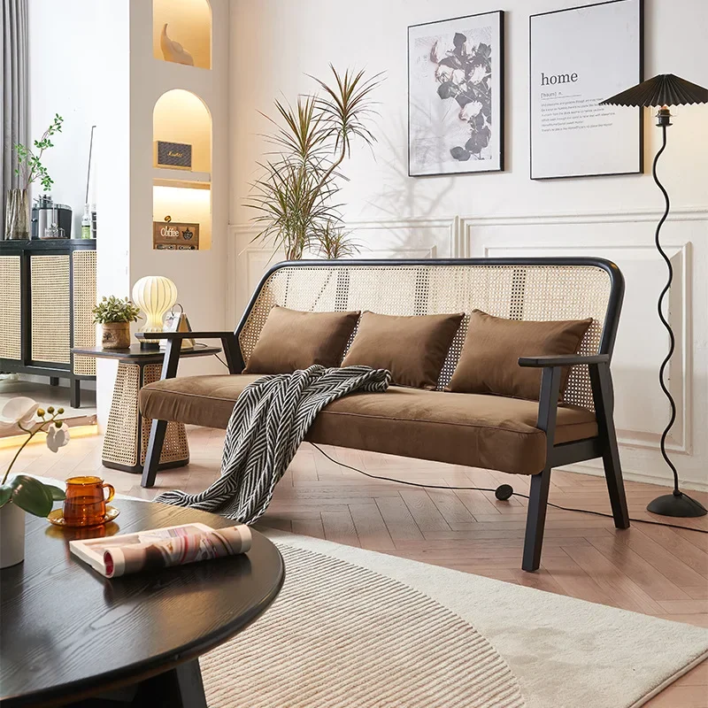 غرفة المعيشة أريكة الروطان الصغيرة الحديثة بسيطة السرير والإفطار المشاهير الإنترنت ثلاثة