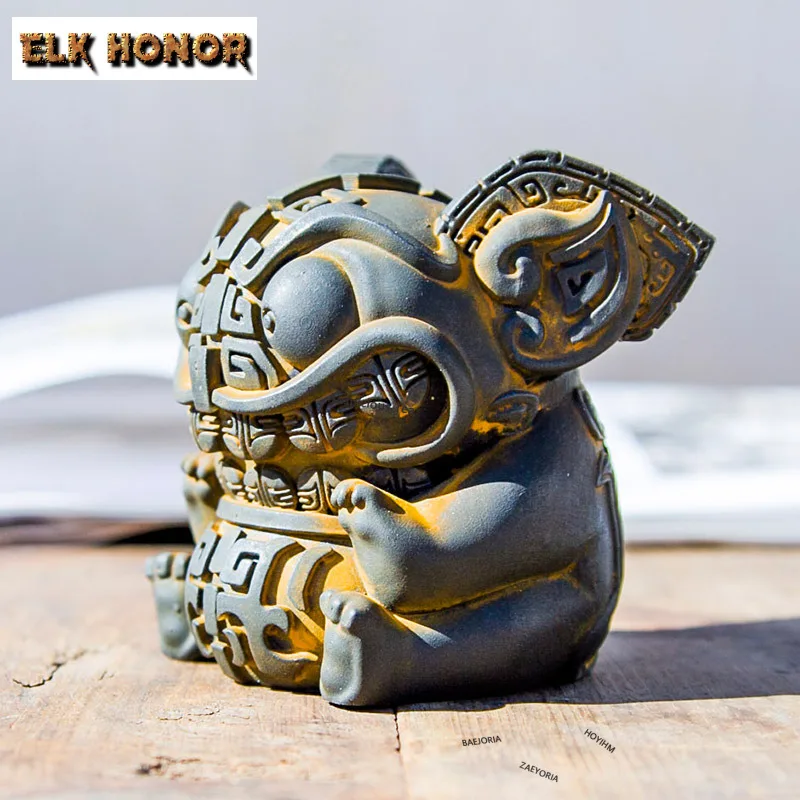 ZAEYORIA Creative Imitation Cast Iron Gold Swallowing Beast Desktop Small Ornaments Study Handmade Sculpture Crafts Decorations