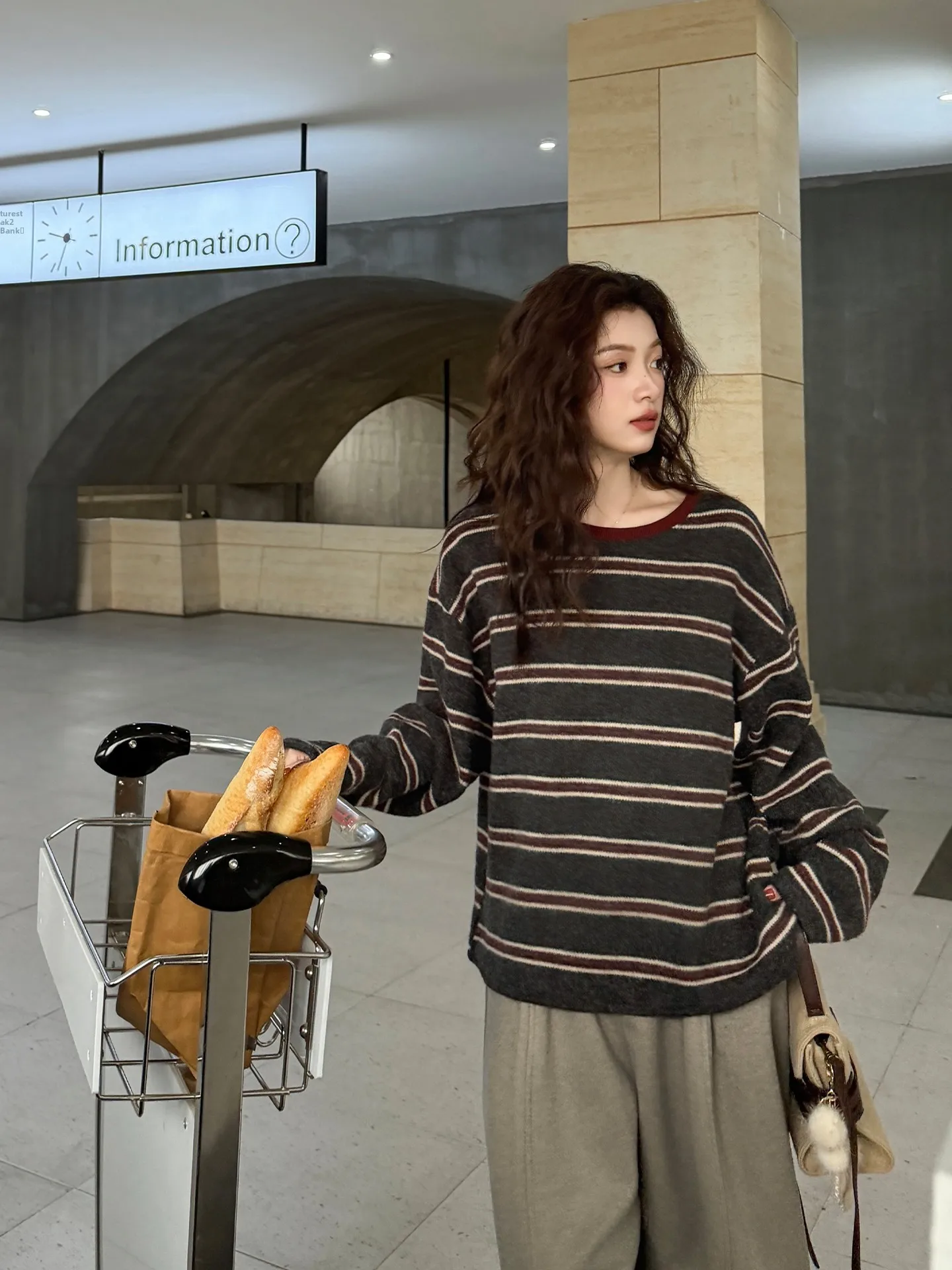 

Retro Striped Color Blo Knitted T-irt Loose Fit Thi Long Sve round Ne Inner Wear for Women Winter 2025 New Arrival
