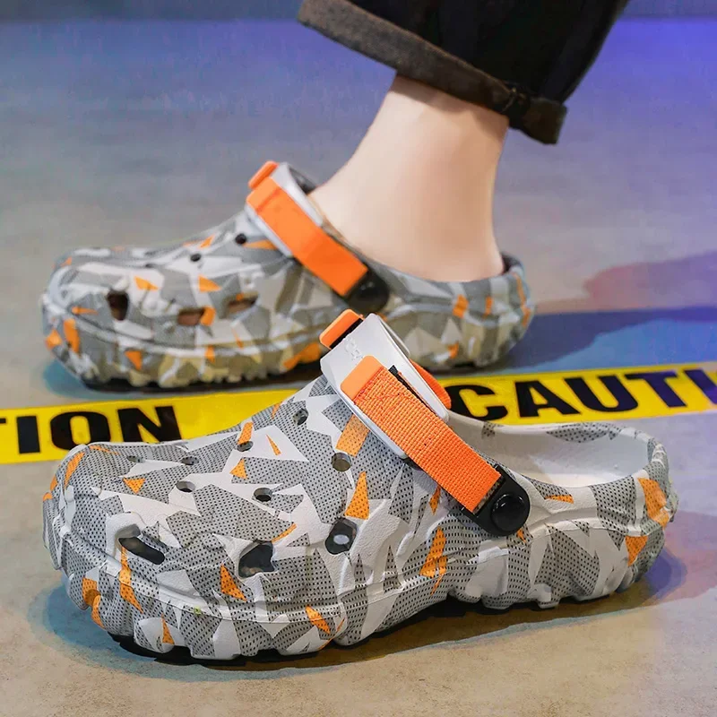 

2025 New Men's Clogs Slippers Sandal Men Garden Shoes Flat Camouflage Sandals Male Sneakers Outdoor Flip Flops Home Clogs