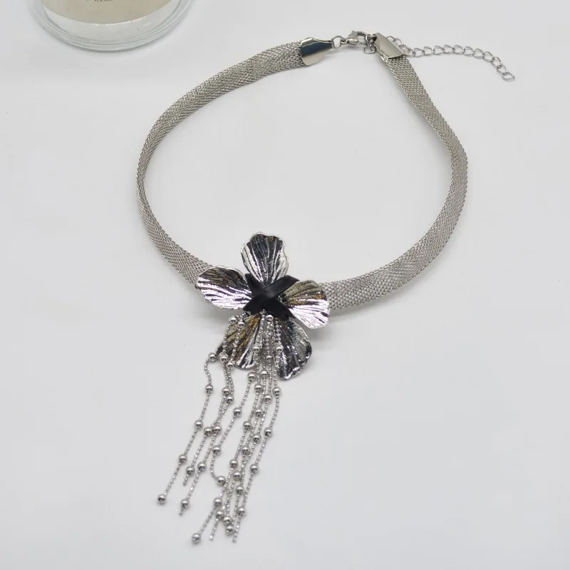 Metallic Sliver Flower Choker Necklace For Women Tassel Clavicle Chain Club Party Flower On The Neck Jewelry Fashion Accessories