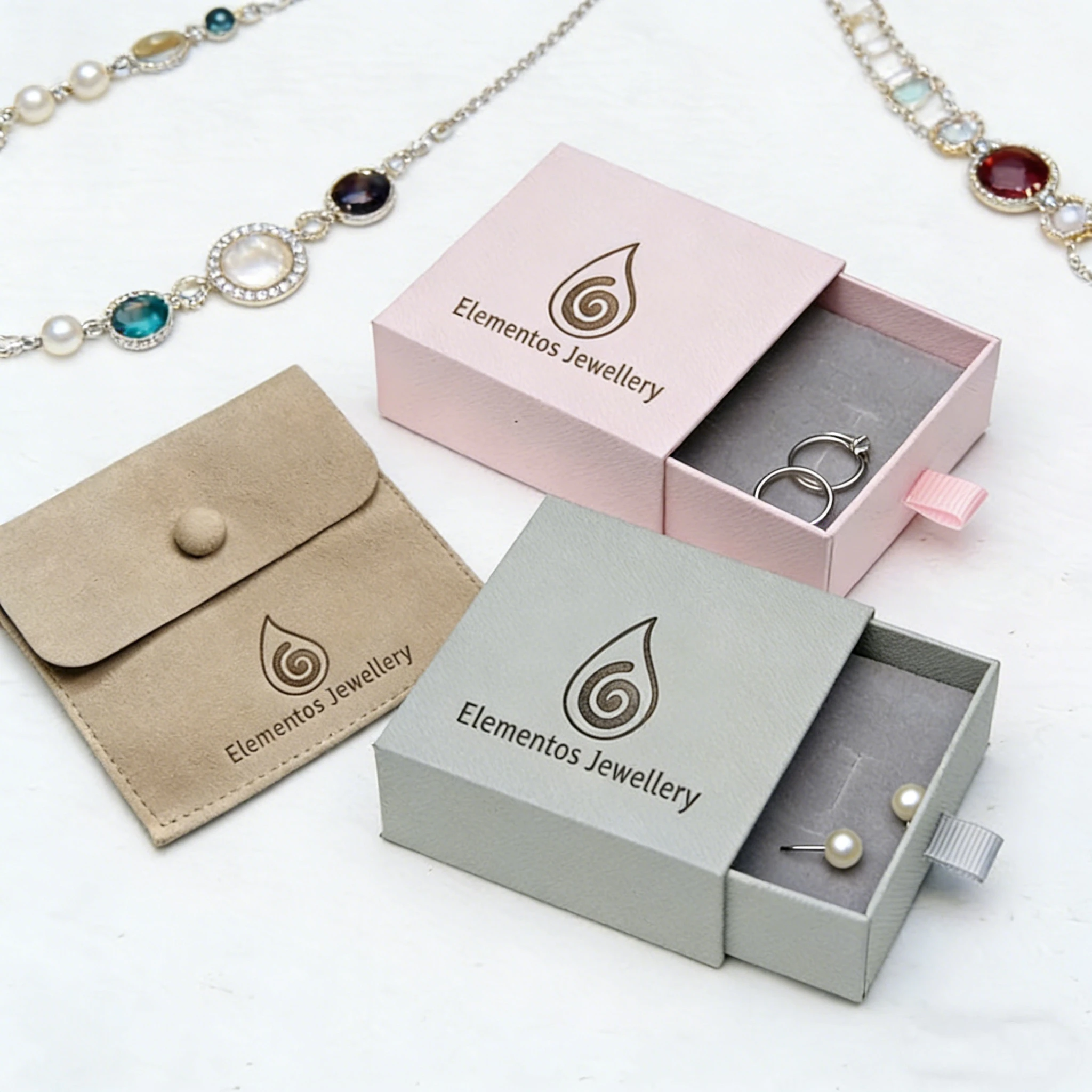 

Набор из 20 персонализированных шкатулок и сумок для украшений с индивидуальным логотипом – идеально подходит для подарков