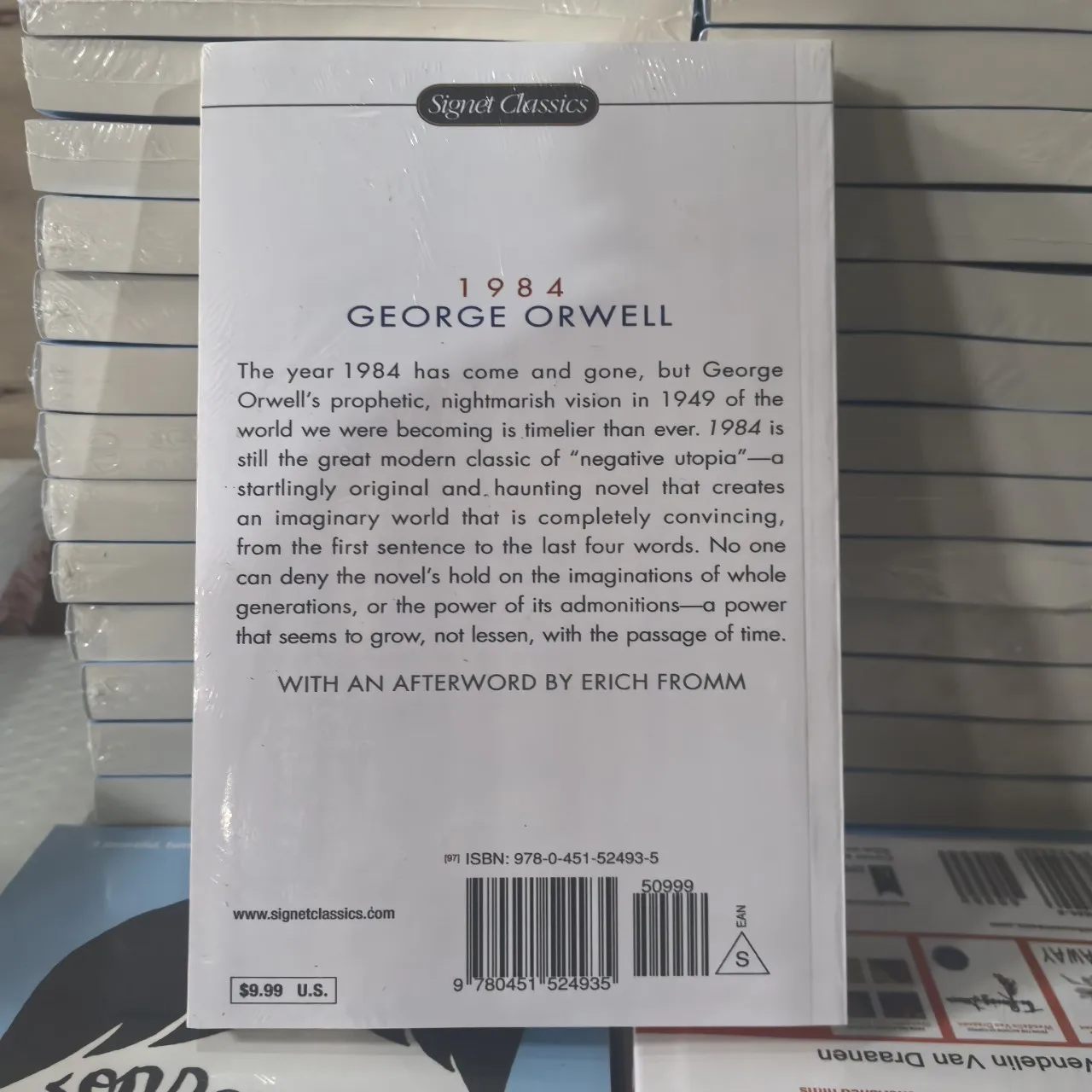 1984 بقلم جورج أورويل: اقرأ الرواية التي تتنبؤ بها "أخبار وهمية" والتمثل الحديث - أكثر إصدارًا من أي وقت مضى #2