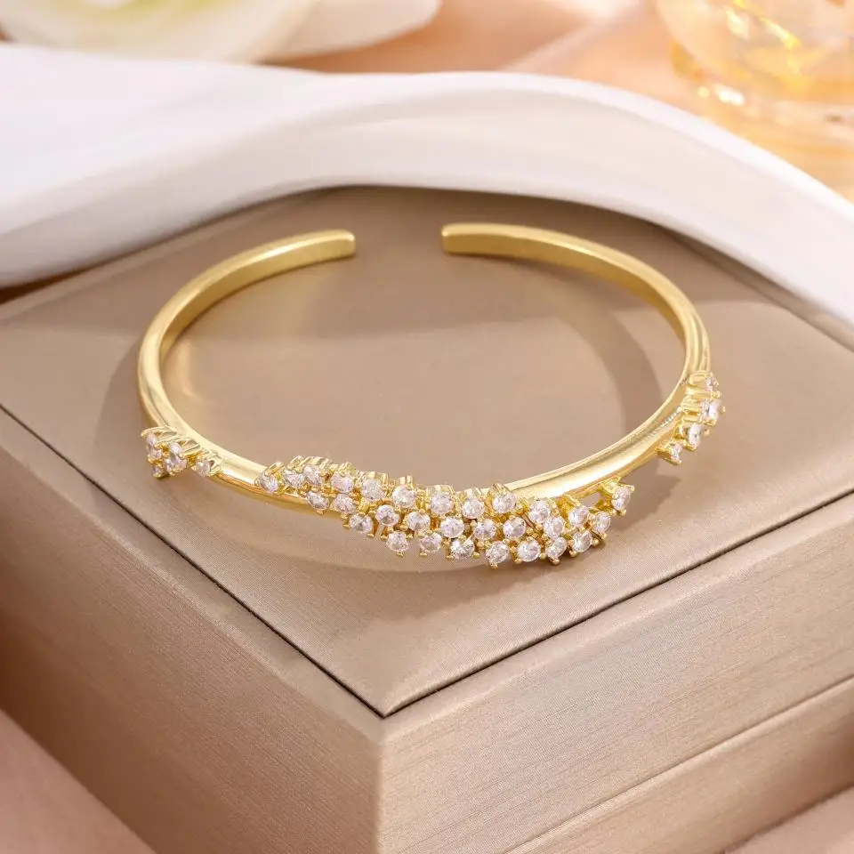 ZAKOL Luxuriöses, rundes, stapelbares Armband mit kubischen Zirkonia-Steinen für Damen und Mädchen, für den täglichen Gebrauch, exquisites Hochzeits- und Party-Schmuckgeschenk – Detail 6