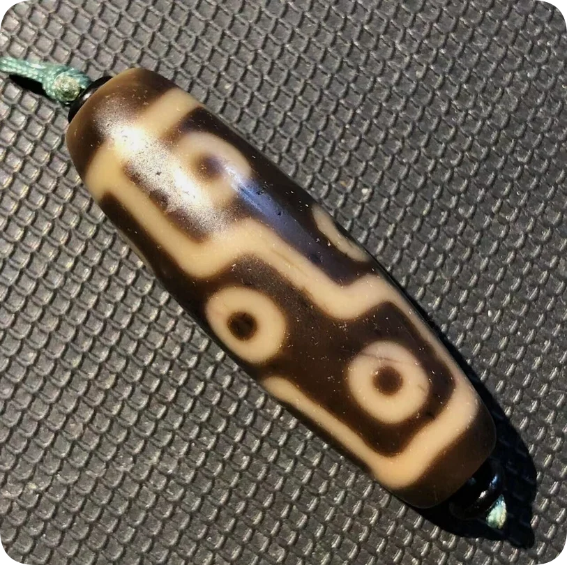 Unique Magic Power Tibetan Old Agate Ivory Color 9Eye totem dZi Bead 13*37mm