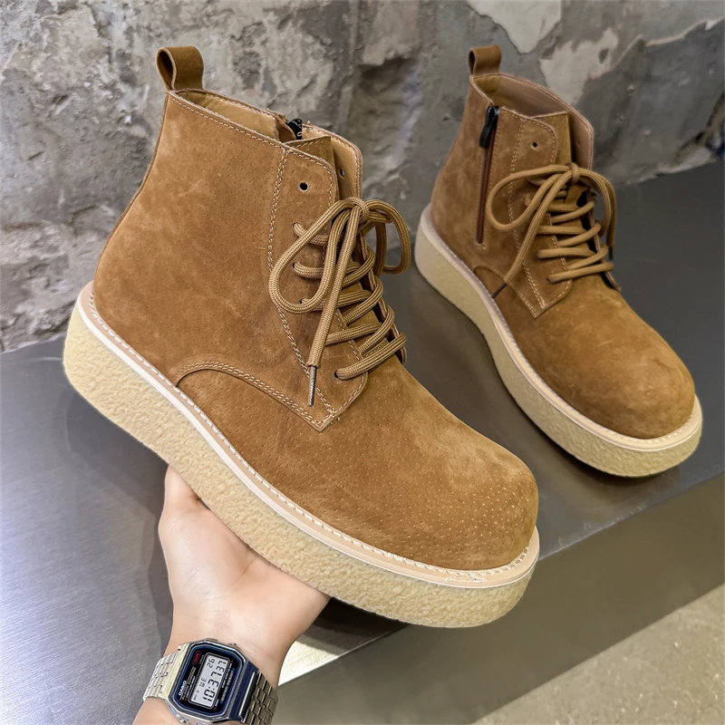 

Роскошные брендовые замшевые мужские ботинки «Челси» на низком каблуке с круглым носком, деловые деловые ботильоны, удобная уличная походная обувь на мягкой подошве