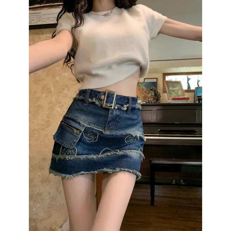 

American retro fashion spice girl temperament high waist raw edge denim skirt female new advanced design casual Joker hip skirt.