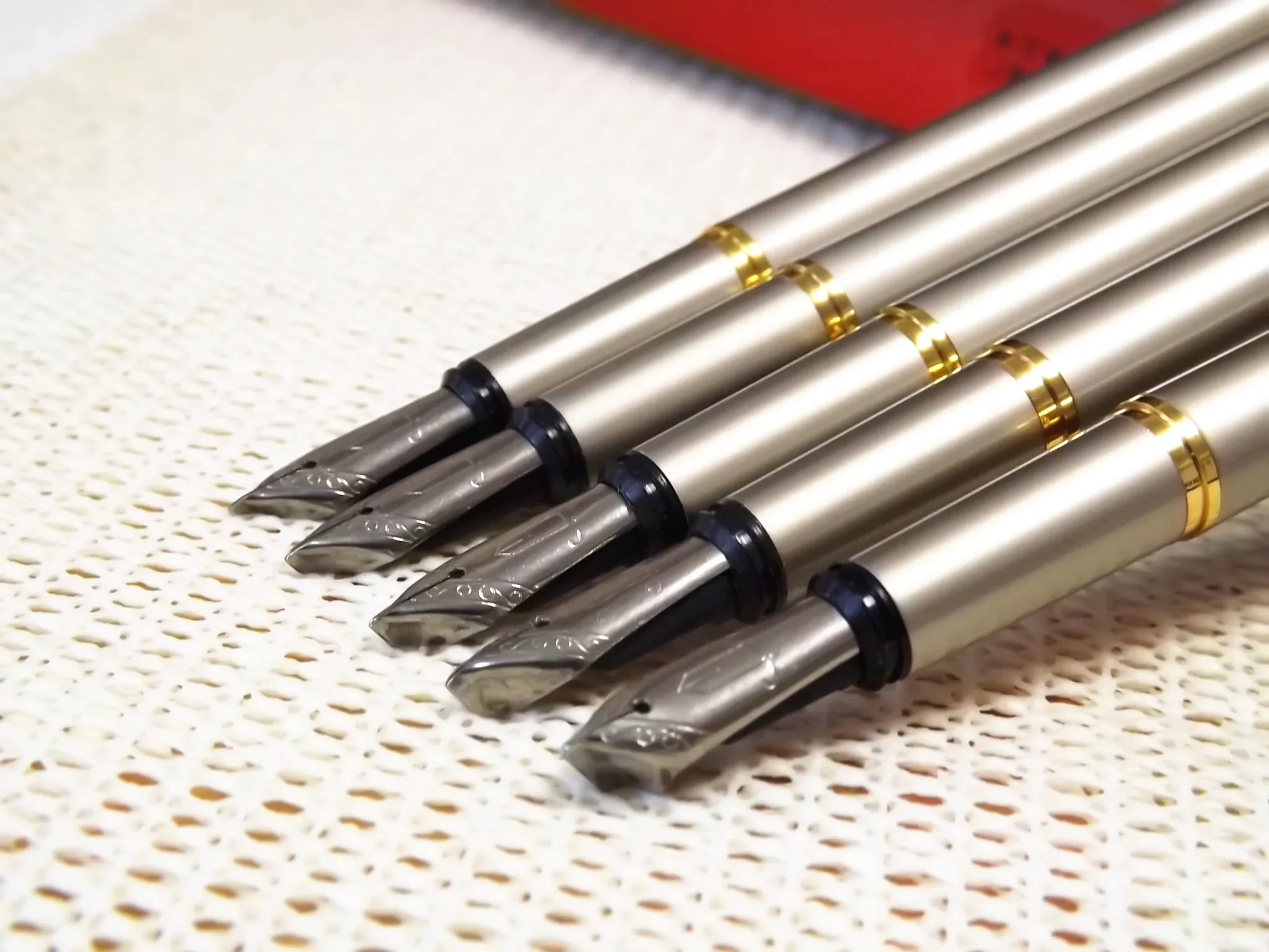 Venus 220 Arabic Calligraphy Fountain Pen - Professional 1.5mm Nib, Premium Craftsmanship for Arabic Script, Ideal for Beginners