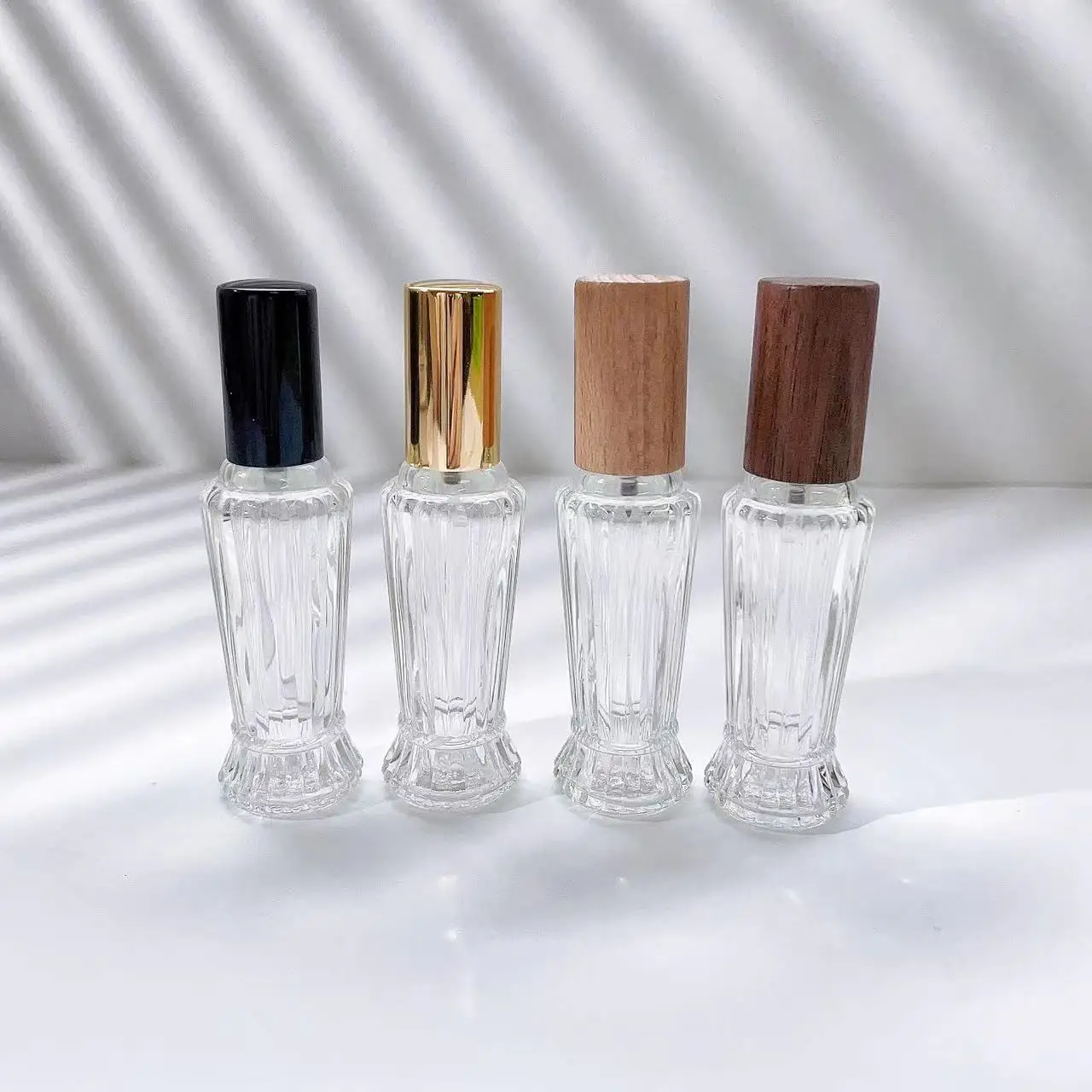 10ml High-end Portable Perfume Bottle Cosmetics Refillable Bottles Transparent Glass Wooden Cap Empty Spray Bottle for Travel