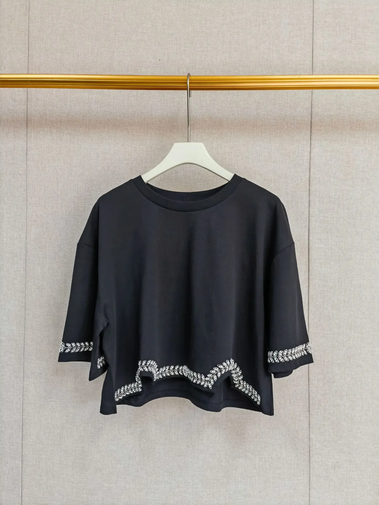

2025 Summer New Women Rhinestone Decoration Asymmetric Hem T-Shirt Black Casual Loose Ladies Round Neck Short Sleeve Tee Top