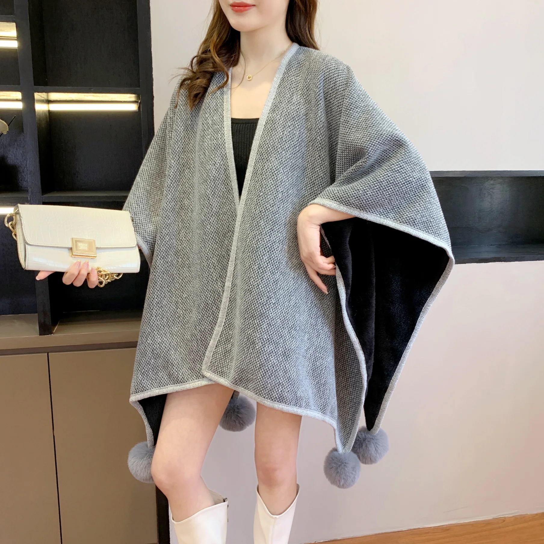 2025 Poncho da donna Autunno/Inverno Nuova collezione Tinta unita Moda Cappotto versatile con mantello termico decorativo