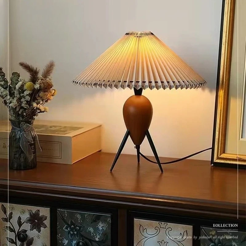 Individual Bauhaus Pleated Cloth Floor Lamps LED E27 Solid Wood Art Desk Table Light Hotel Bedsides Bedroom Household Decoration