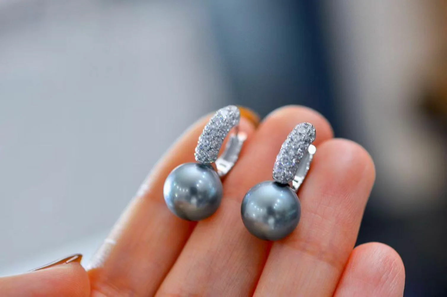 

Великолепные круглые серебристо-серые серьги-гвоздики с жемчугом Южного моря 9-10 мм 925-х годов