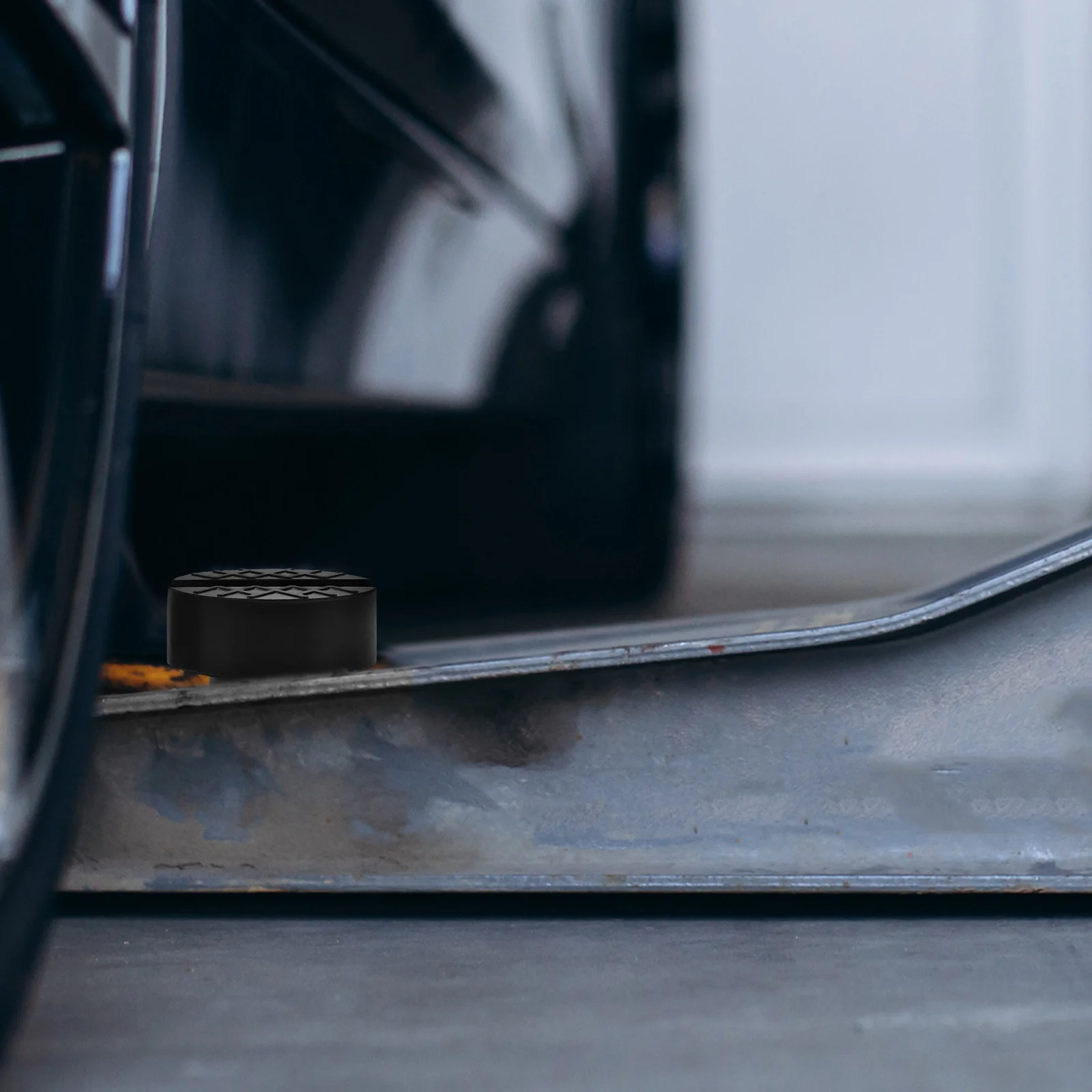 

2Pcs Universal Floor Jack Pad Rubber Slotted Design High Pressure Protector Car Lift Jack Adapter Pads Lift Pad Adapter Tool