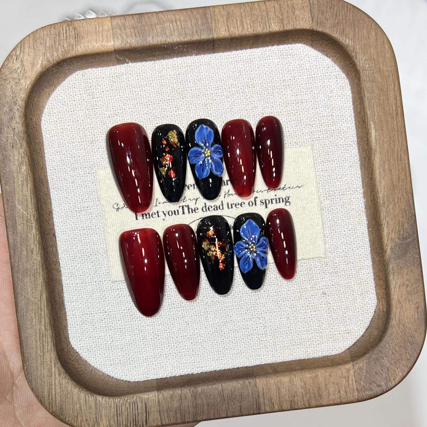 

10pcsHandmade Medium Oval Press on Nails Dark Red Gold Foil 3D Blue Carving Flower Decor Sweet Cool Fake Nails Wearable Nail Art