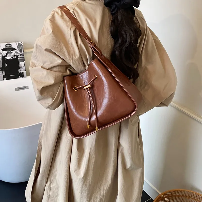 

Stylish Casual Leather Tote Bag With Crossbody Strap Large Capacity For Everyday Women Commuter