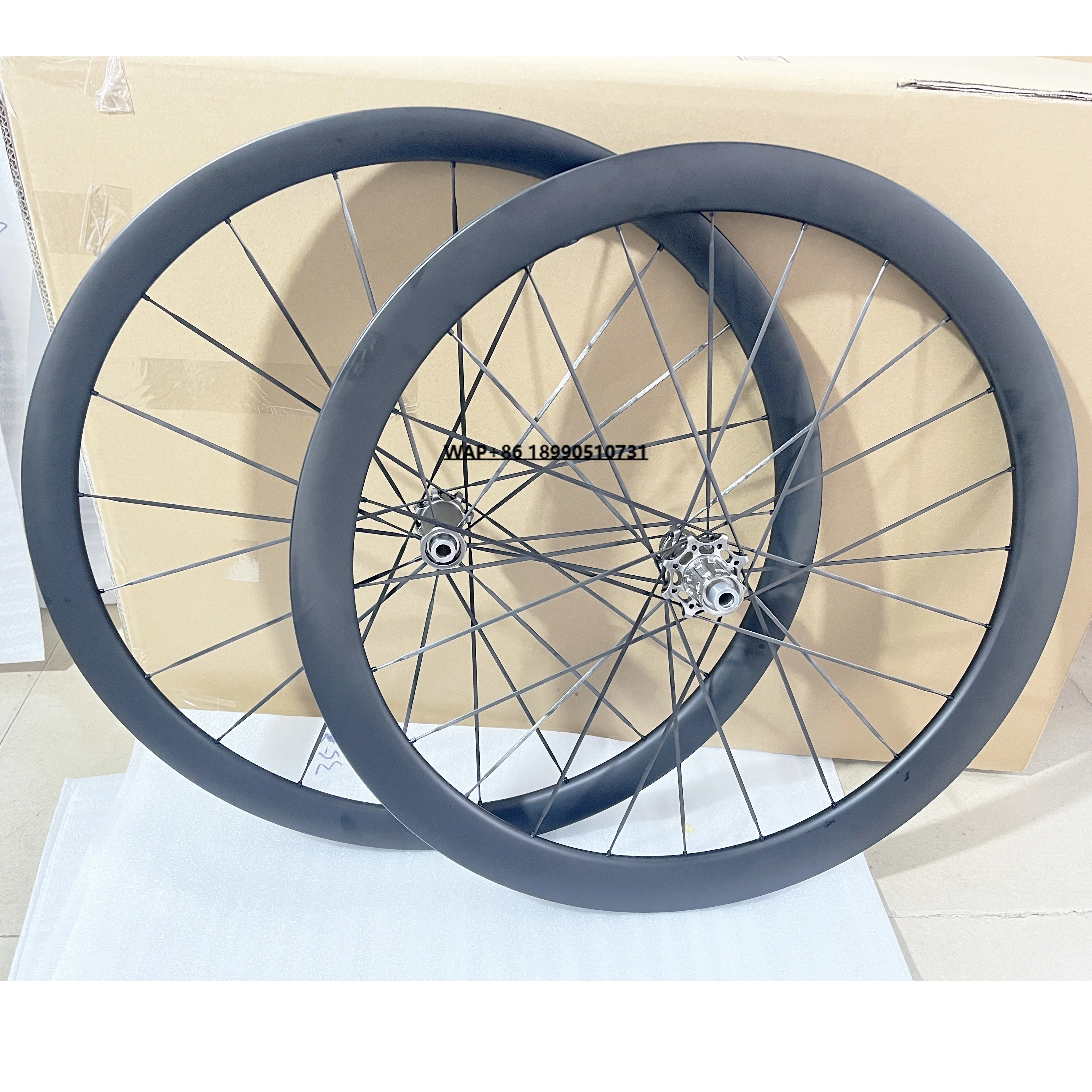 

DFS Carbon Wheels carbon spokes 700C 35/40/45/50/60/65mm Lighter Bicycle Racing Wheelset Rachet road Bicycle Wheelset