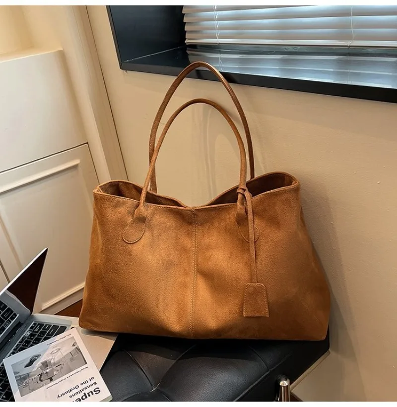 Damen-Schultertasche aus braunem Kunstwildleder, Lässiger Minimalistischer Stil für Tägliche Aufgaben, Wochenendausflüge & Alltägliche Arbeitshandtasche – Detail 35