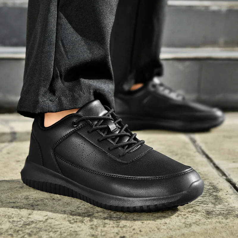Chef shoes four seasons new soft sole non-slip waterproof oil-proof kitchen work shoes men\'s plus size casual light sports shoes