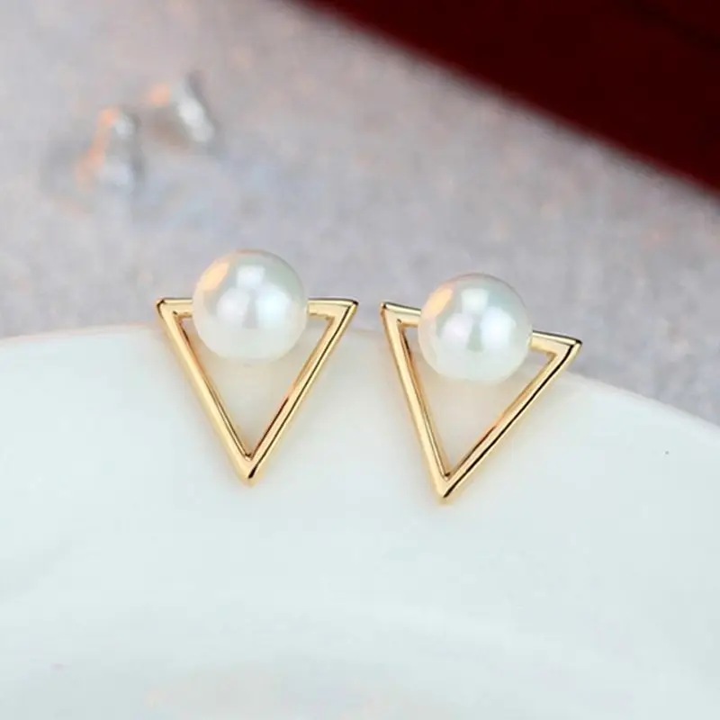 Small Triangle Stud Earrings for Women Imitation Pearl Tiny Earrings Korean Fashion Ear Jewelry Sweet Cute Ear Accessories