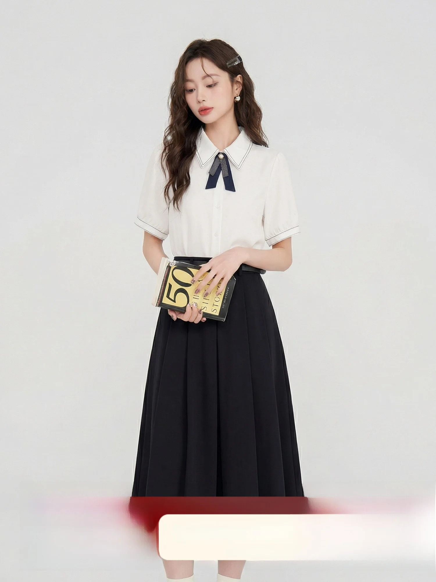 

Комплект из рубашки с коротким рукавом и полуюбки в студенческом стиле Mii Xiaoke для женщин: летний наряд с завязками для собеседований и повседневной носки