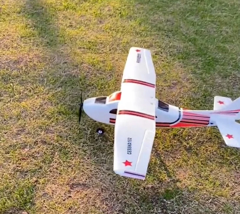 

Wingsp 1.2m RC Plane 82 plus Fixed Wing Remote Controlled Aircraft Beginner Trainer Glider Toy with 1.2m Wingspan for Outdoor