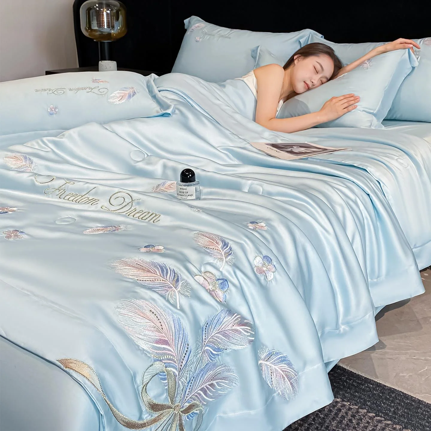 juego-de-edredon-de-lyocell-lavable-de-verano-cuatro-piezas-de-seda-helada-suave-para-un-sueno-ligero-y-fresco-ideal-para-ambientes-climatizados