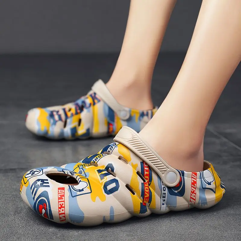 Hole Sabot Slides Outdoor House Soft Men's Shoe Indoor Flat Beach Walk Around Home Male Slipper Clappers 2025 Designer Luxury