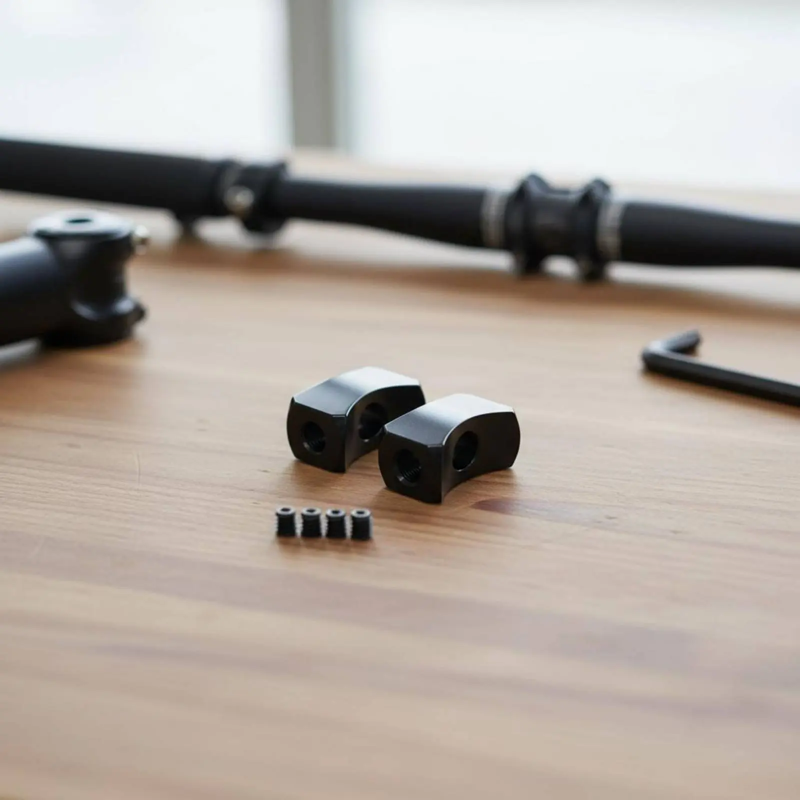 2 Pieces Exhaust Pipe Lock Block Includes Set Screws Aluminum Exhaust Bracket Distant Control Vehicle Parts Lightweight