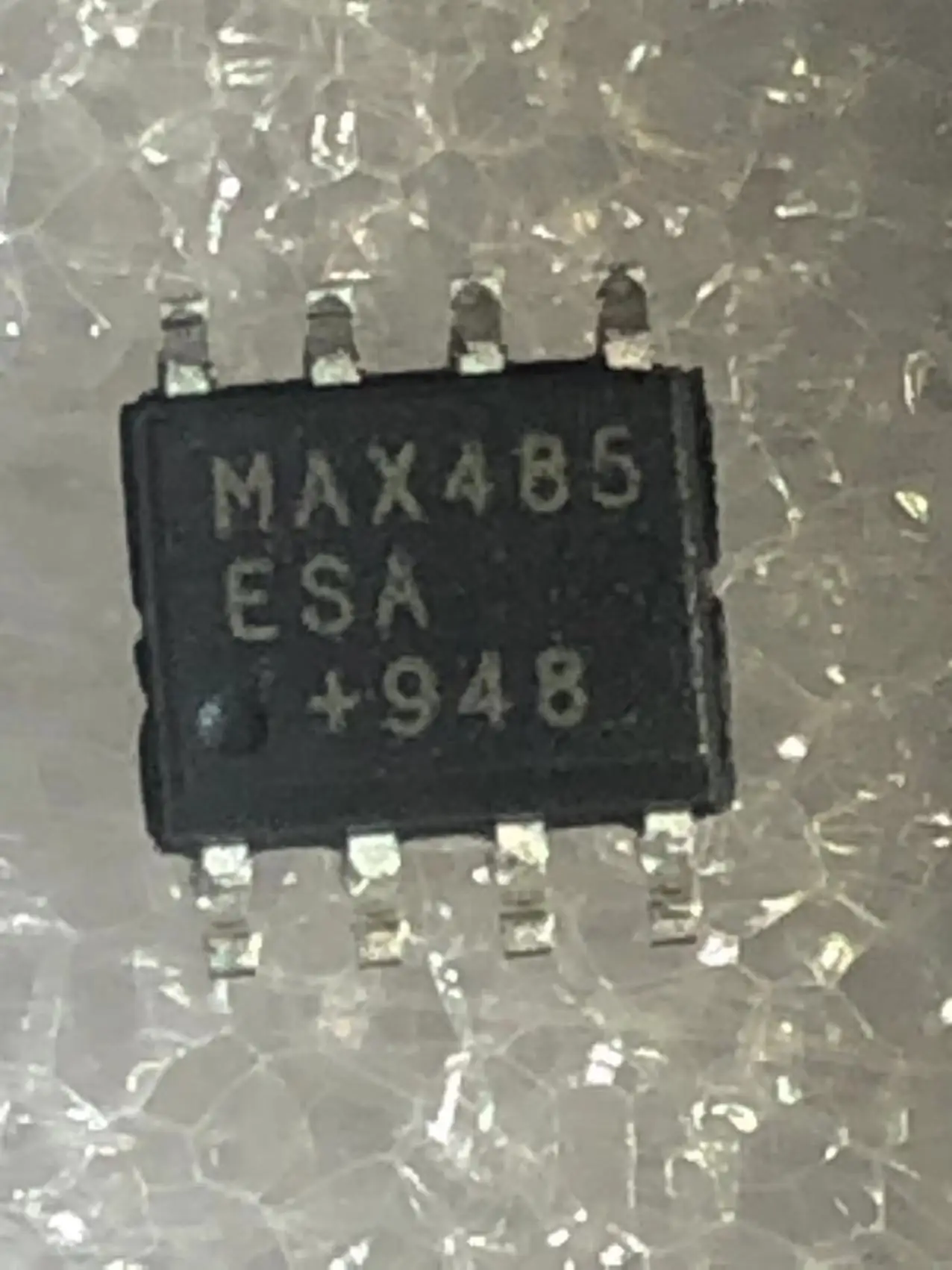 1PCS brand new original chip MAX485ESA+T SOIC-8 RS422/RS485 transceiver chip